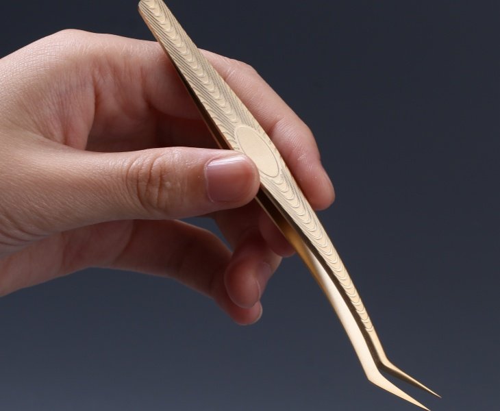 lash tweezers details
