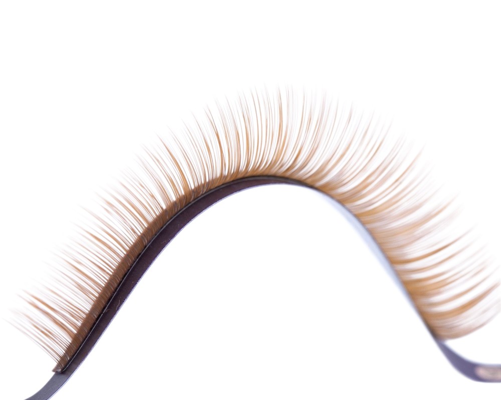 Light brown lashes Even color